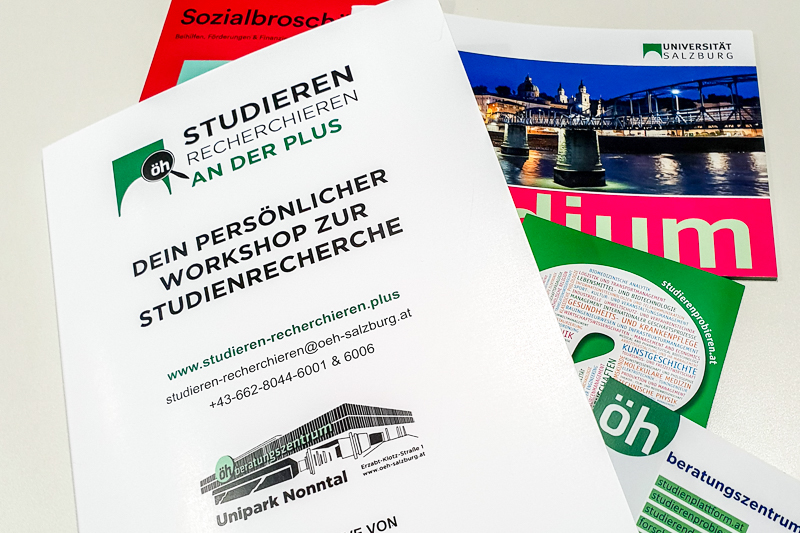 Infobroschüren zum Thema Studieren Recherchieren