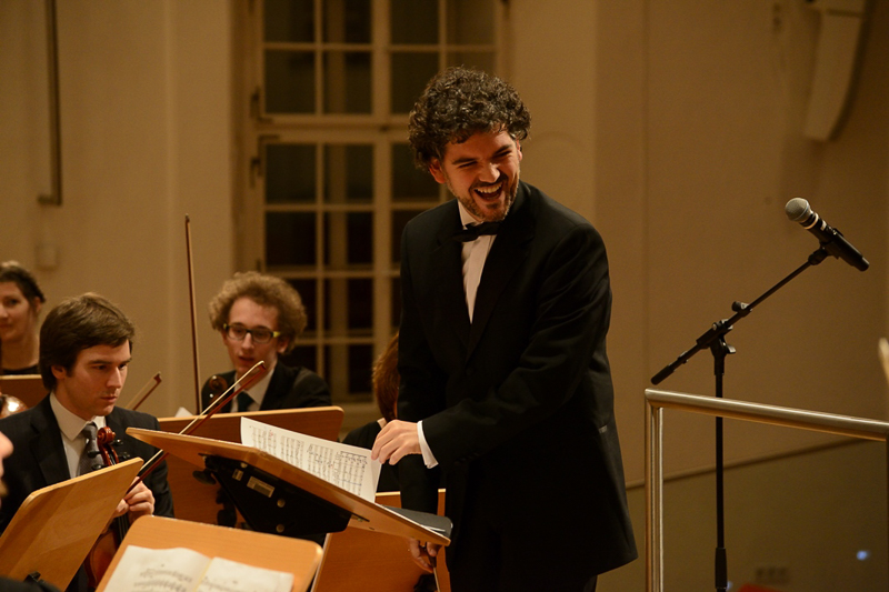 Das Universitätsorchester Salzburg mit Dirigent Carlos Chamorro