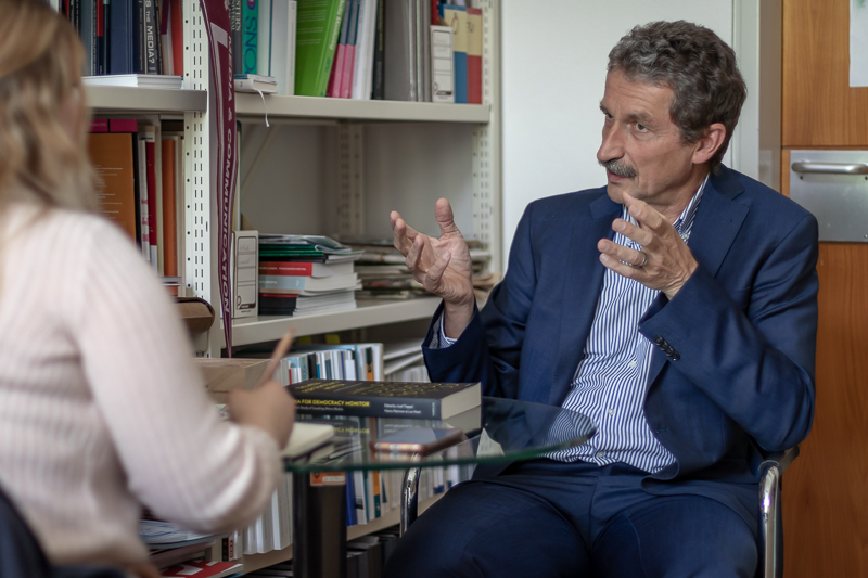 Im Gespräch mit Fachbereichsleitung Univ.-Prof. Dr. Josef Trappel