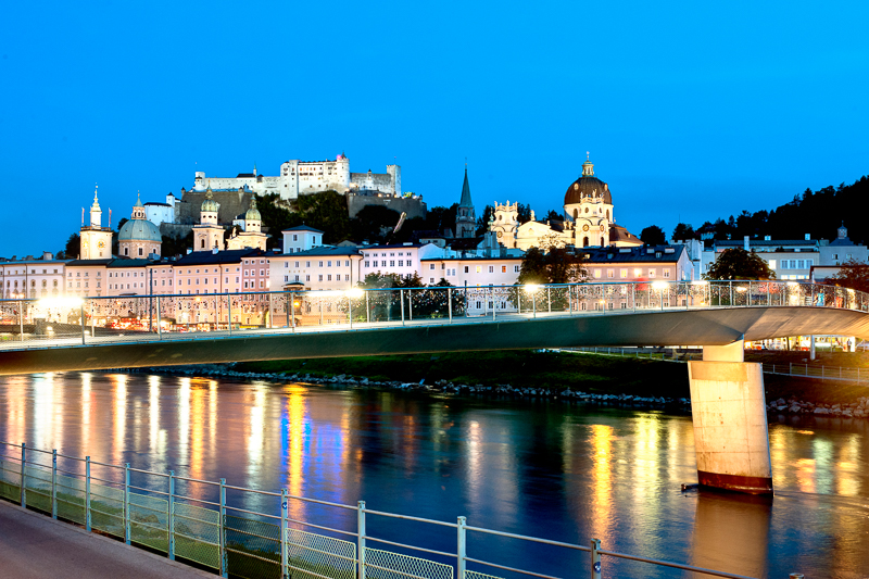 Auslandsstudium Salzburg Stadtkulisse bei Nacht