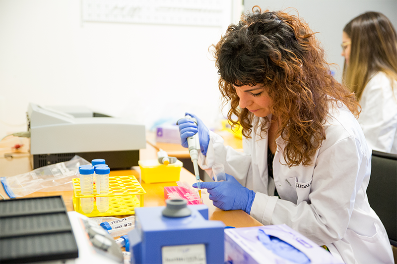 Mitarbeiterin Gehirnforschung