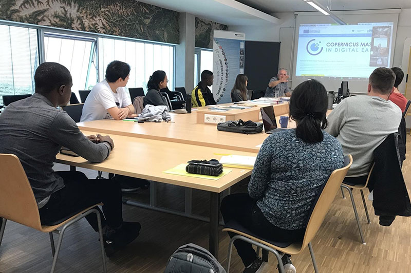 EMJDM Studierende im Hörsaal