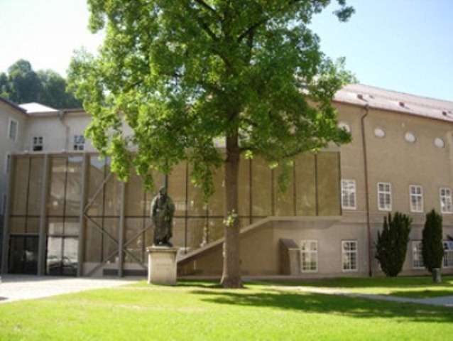 Ansicht Große Aula und Schiller-Denkmal