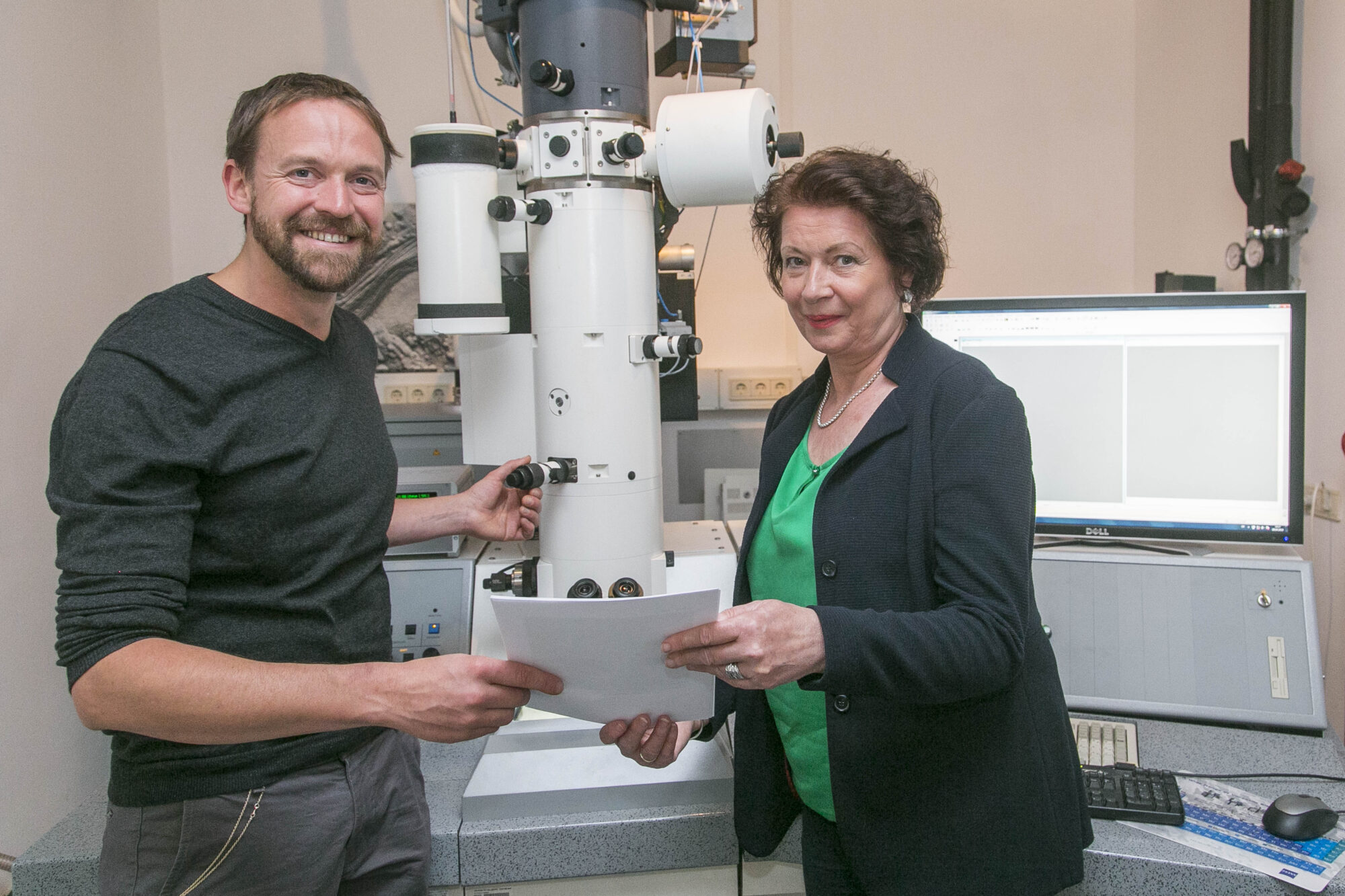 Preisträger Martin Niedermeier mit Professorin Ursula Lütz-Meind