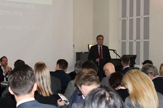 Barrierefreiheit: Kurzbeschreibung des Bildes Barrierefreiheit: Kurzbeschreibung des Bildes