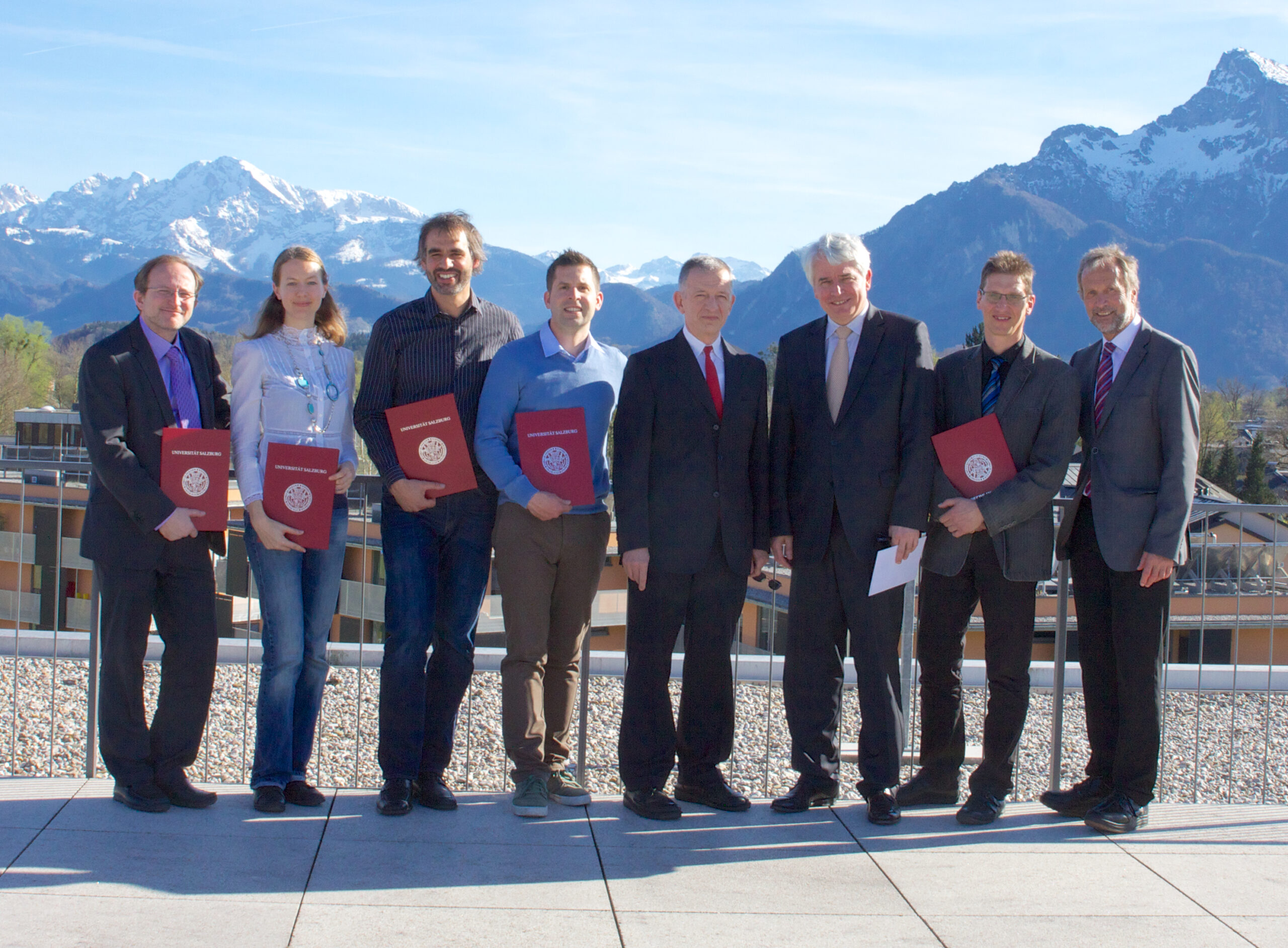 Preistr&auml;ger/innen und Universit&auml;tsleitung