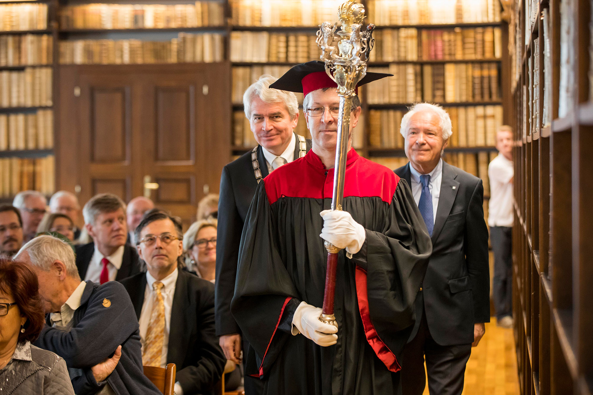 Einzug in die Bibliotheksaula beim Alumni-Empfang