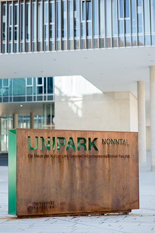 Unipark Nonntal Schild am Eingangsbereich