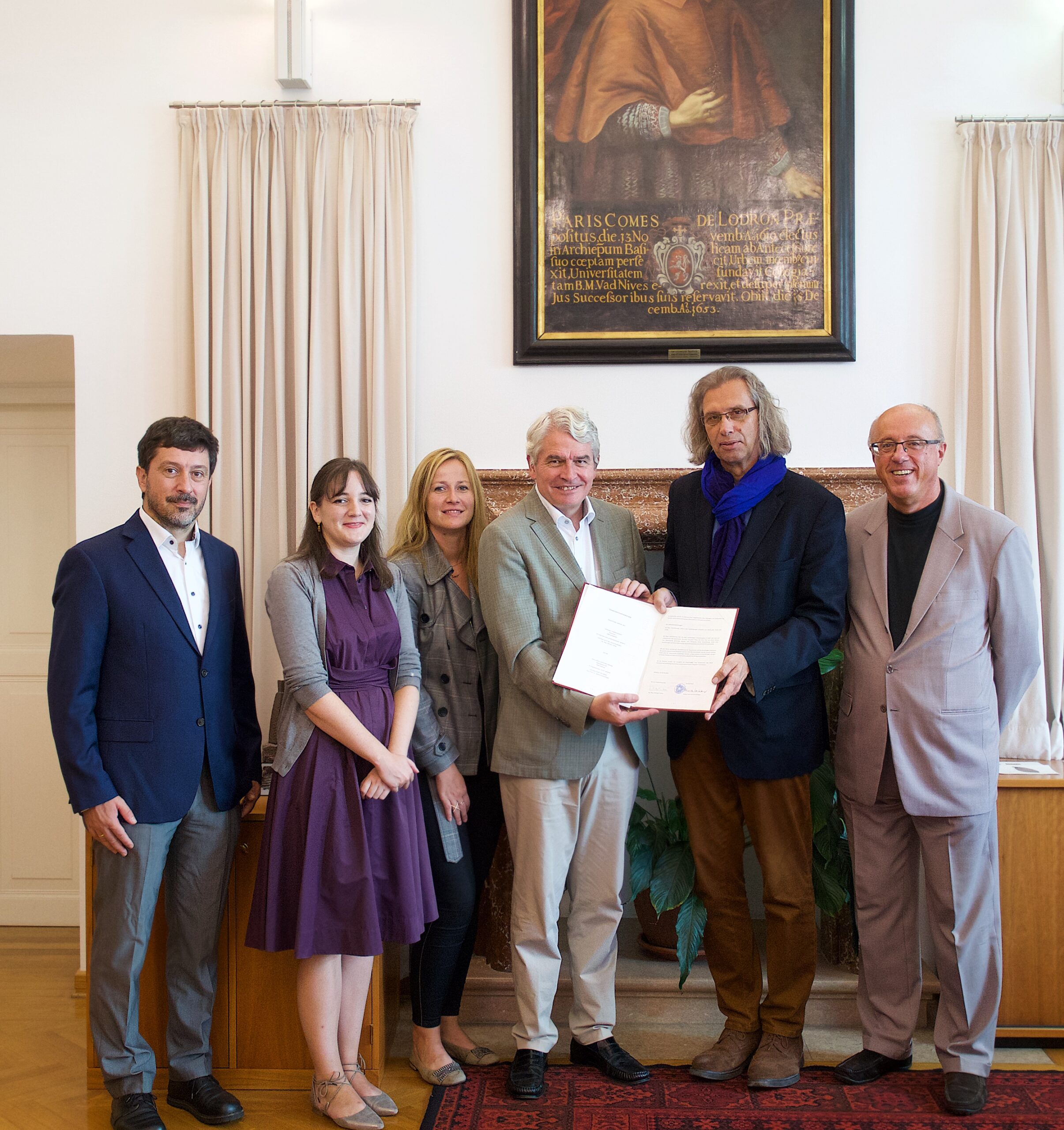 Foto Vertragsunterzeichnung