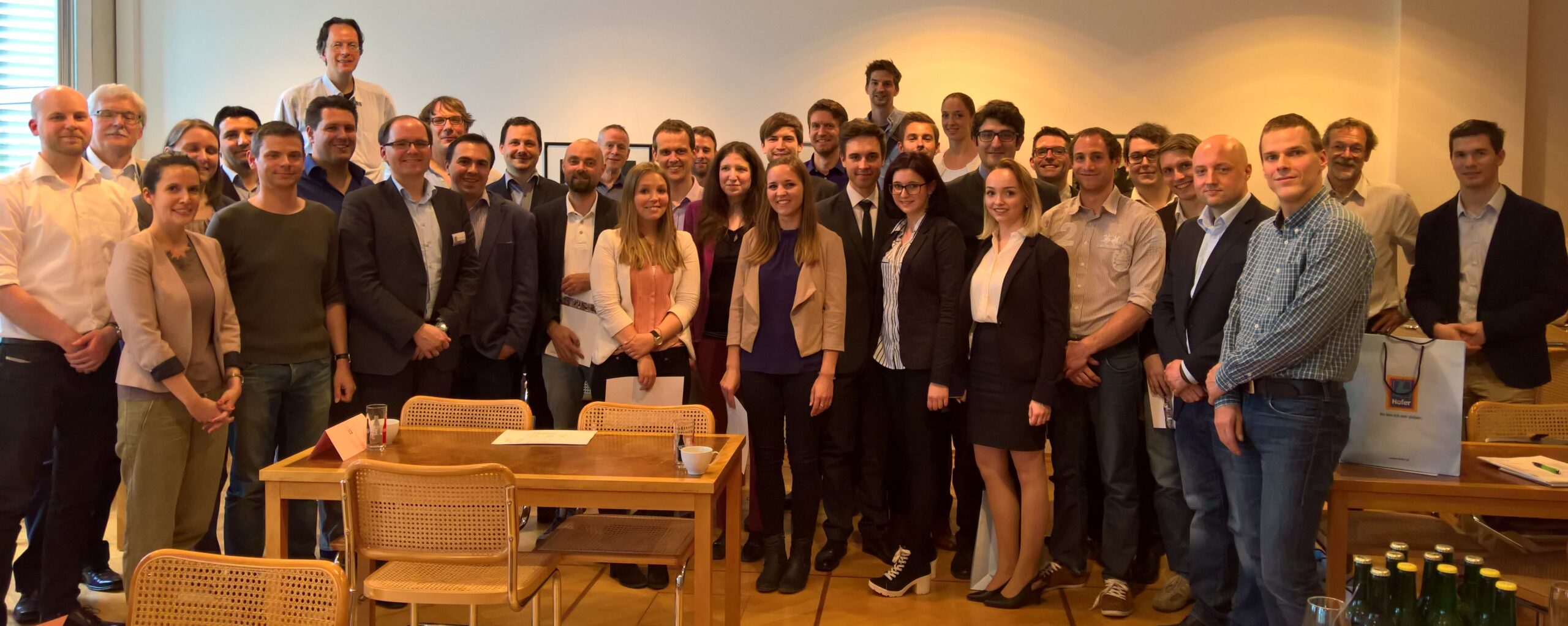 Foto (Maurer): Unternehmensvertreter, Studierende und Lehrende