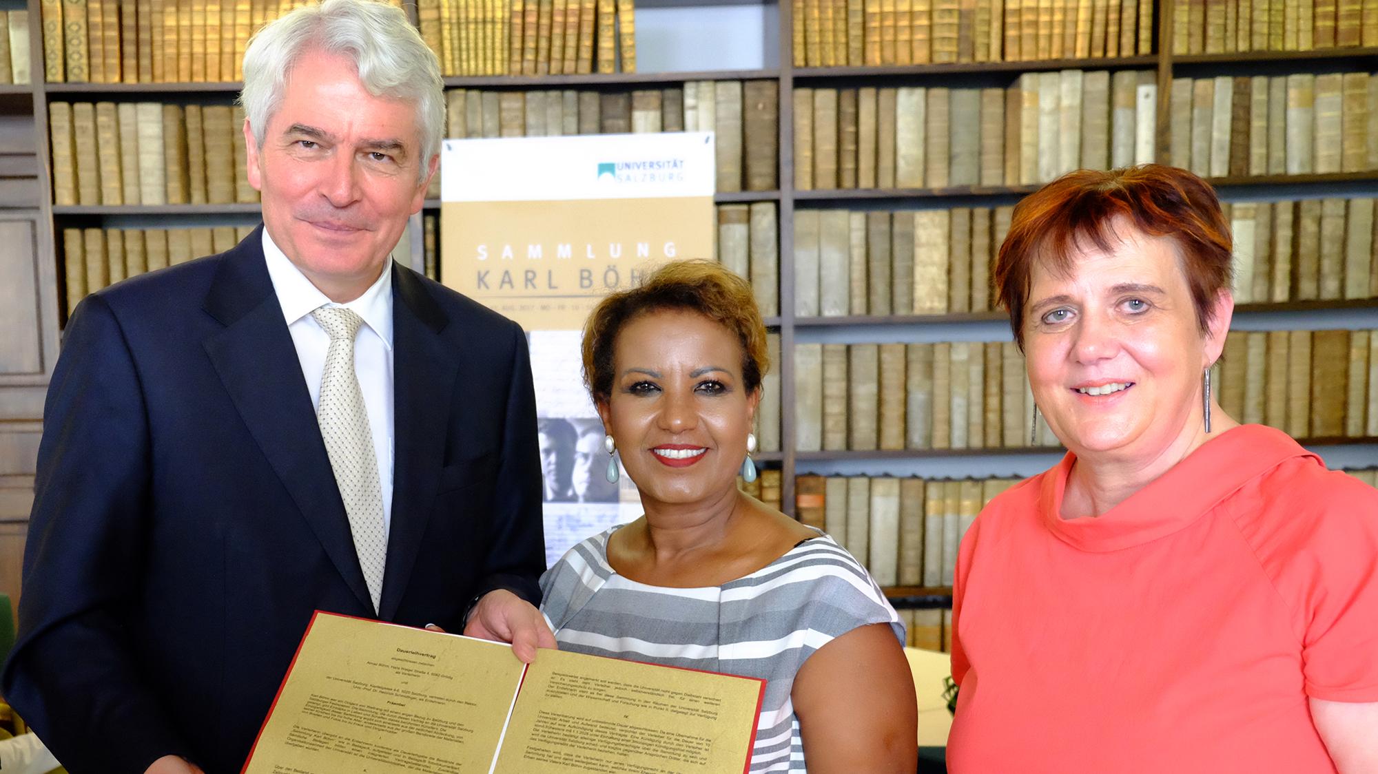 Foto: Rektor Schmidinger, Almaz B&ouml;hm, Ursula Schachl-Raber