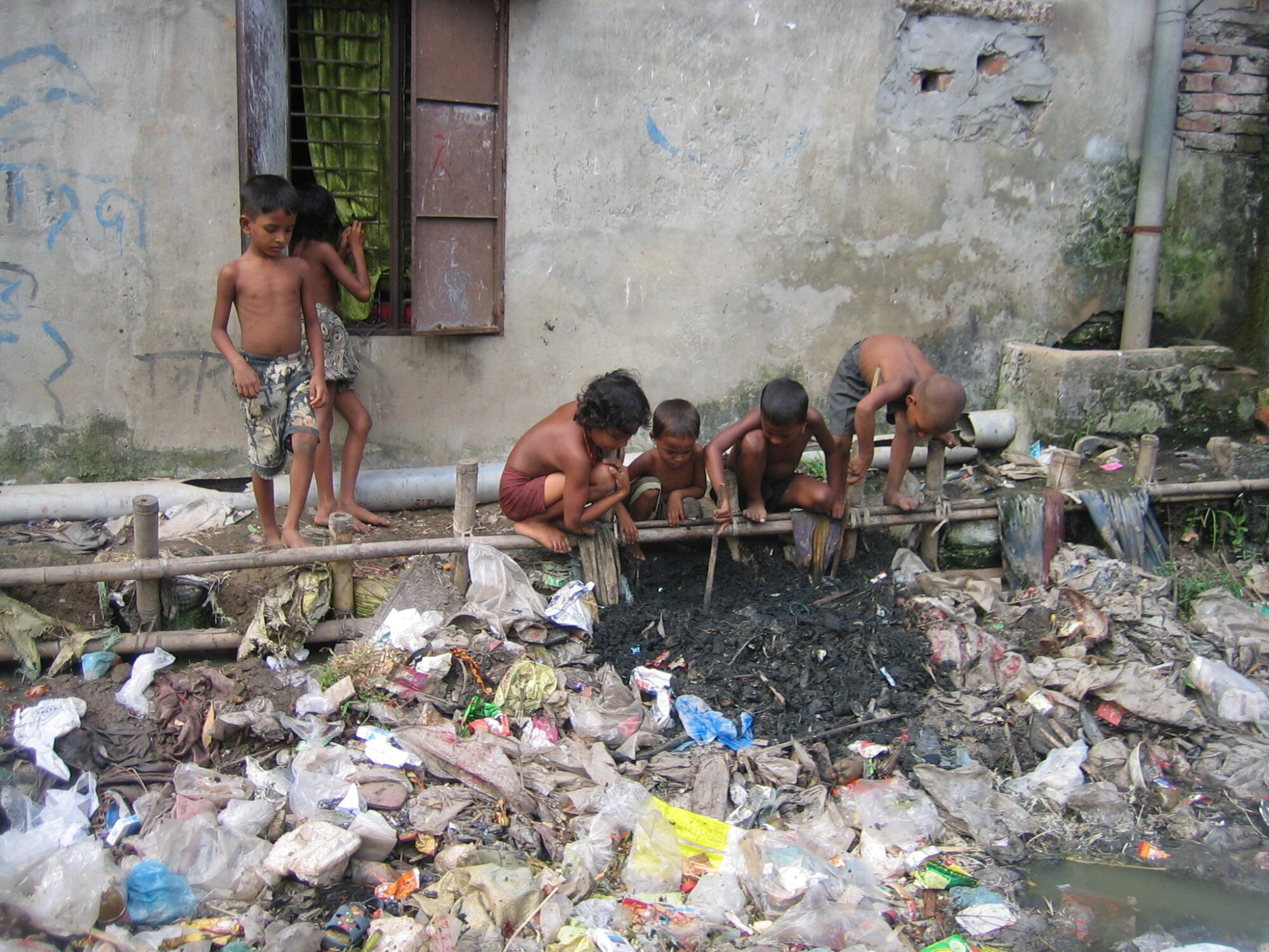 Tibor Aßheuer: Kinder in den Slums von Dhaka, Bangladesch