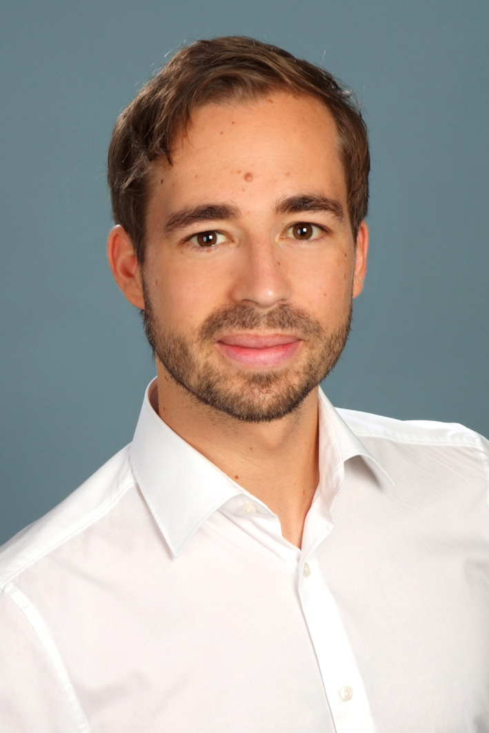 Dr. Lukas Pichelstorfer