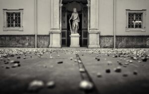 Toskanatrakt Hof Dietrichsruh mit Statue