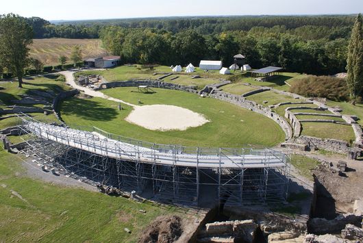 2. Amphitheater der Lagerstadt von Carnuntum (©Land Niederösterreich – Archäologischer Park Carnuntum) 