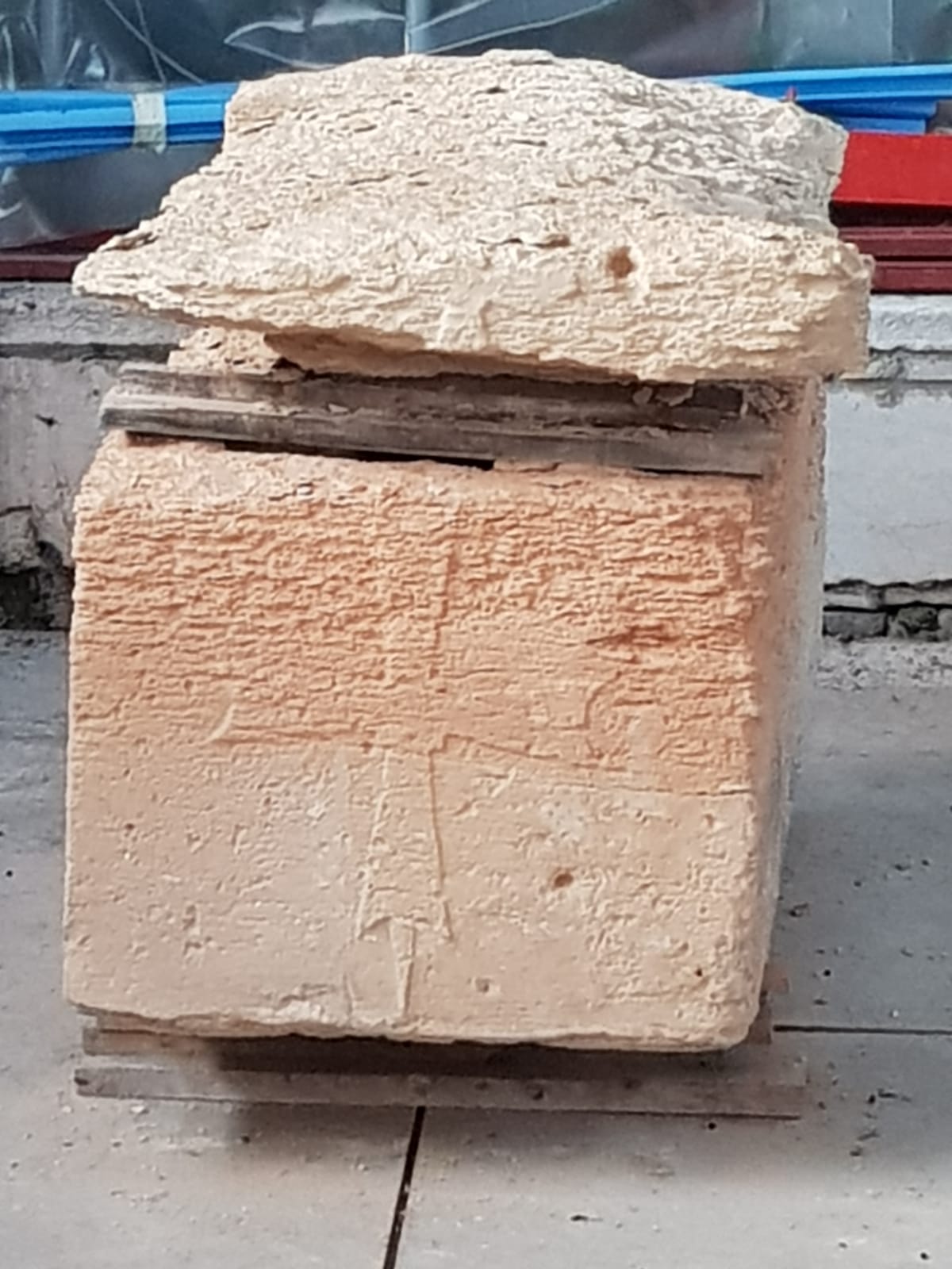 Foto: Abb. 1: Steinsarkophag Fotonachweis: Daniele Mattiangeli