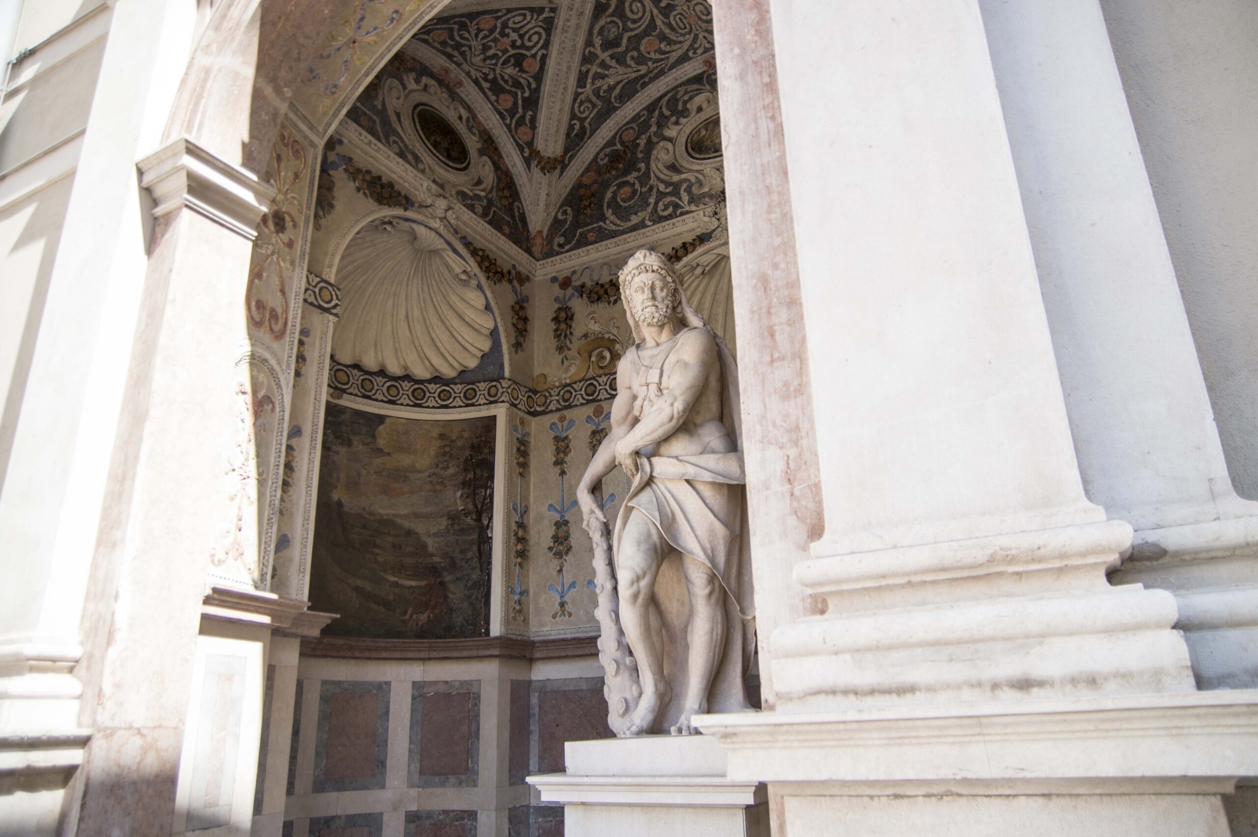 Toskanatrakt, Statue