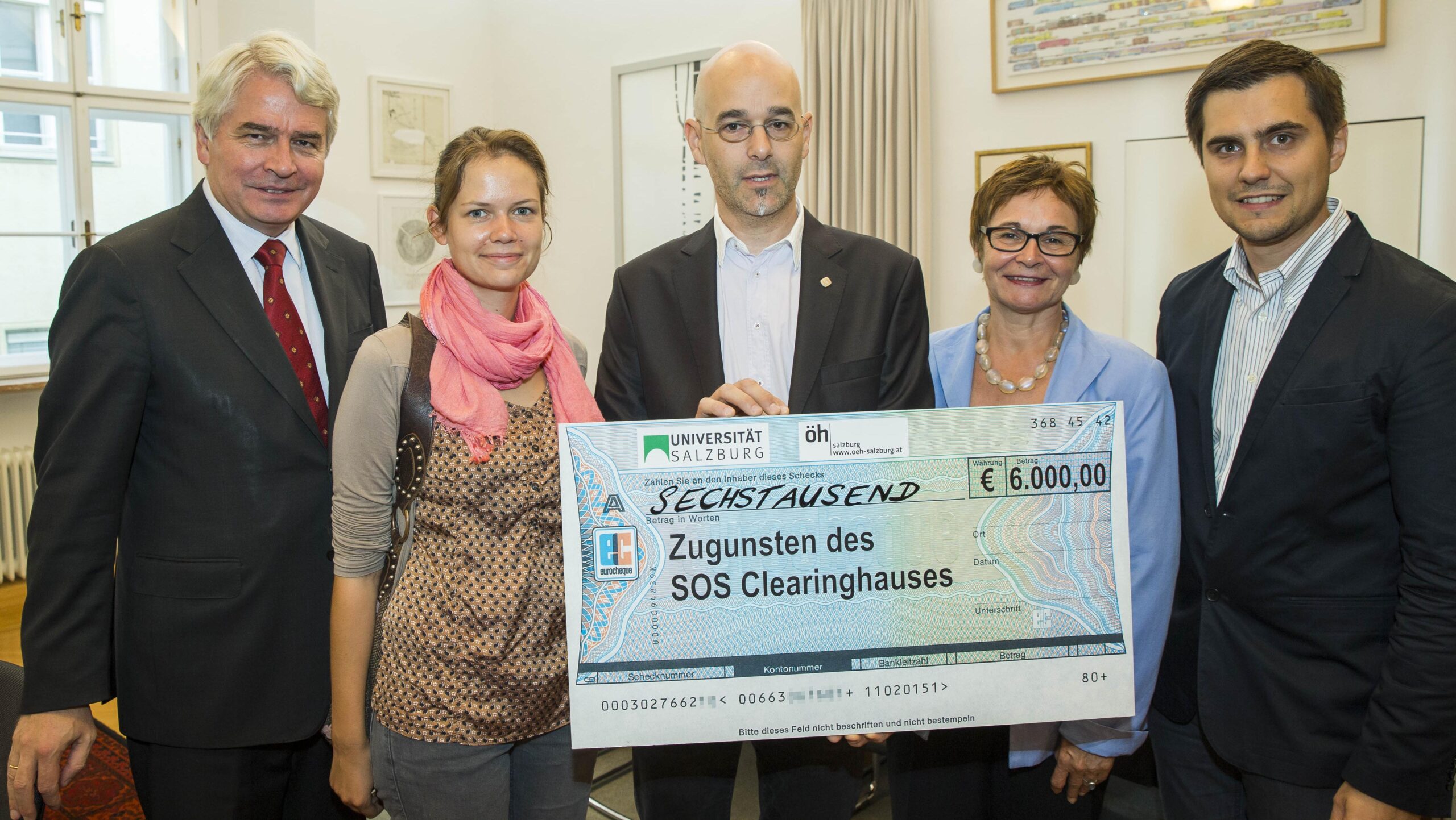 Uni_Scheckuebergabe_04__2_