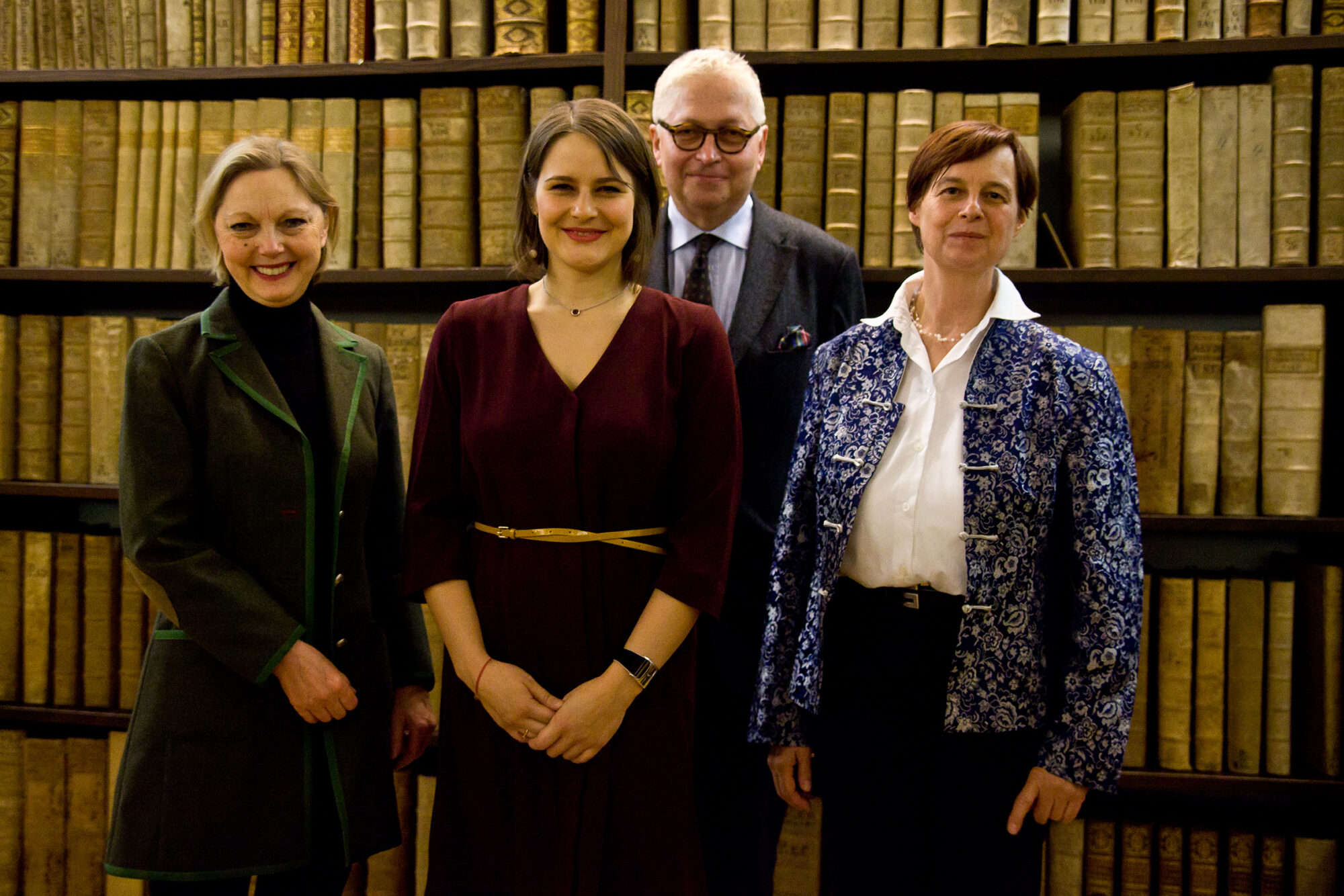Foto: v.l.n.r.: Dekanin Ingrid Paus-Hasebrink, Martina Feichtenschlager, Ulrich Weinzierl und Heidrun Wankiewicz | © PLUS