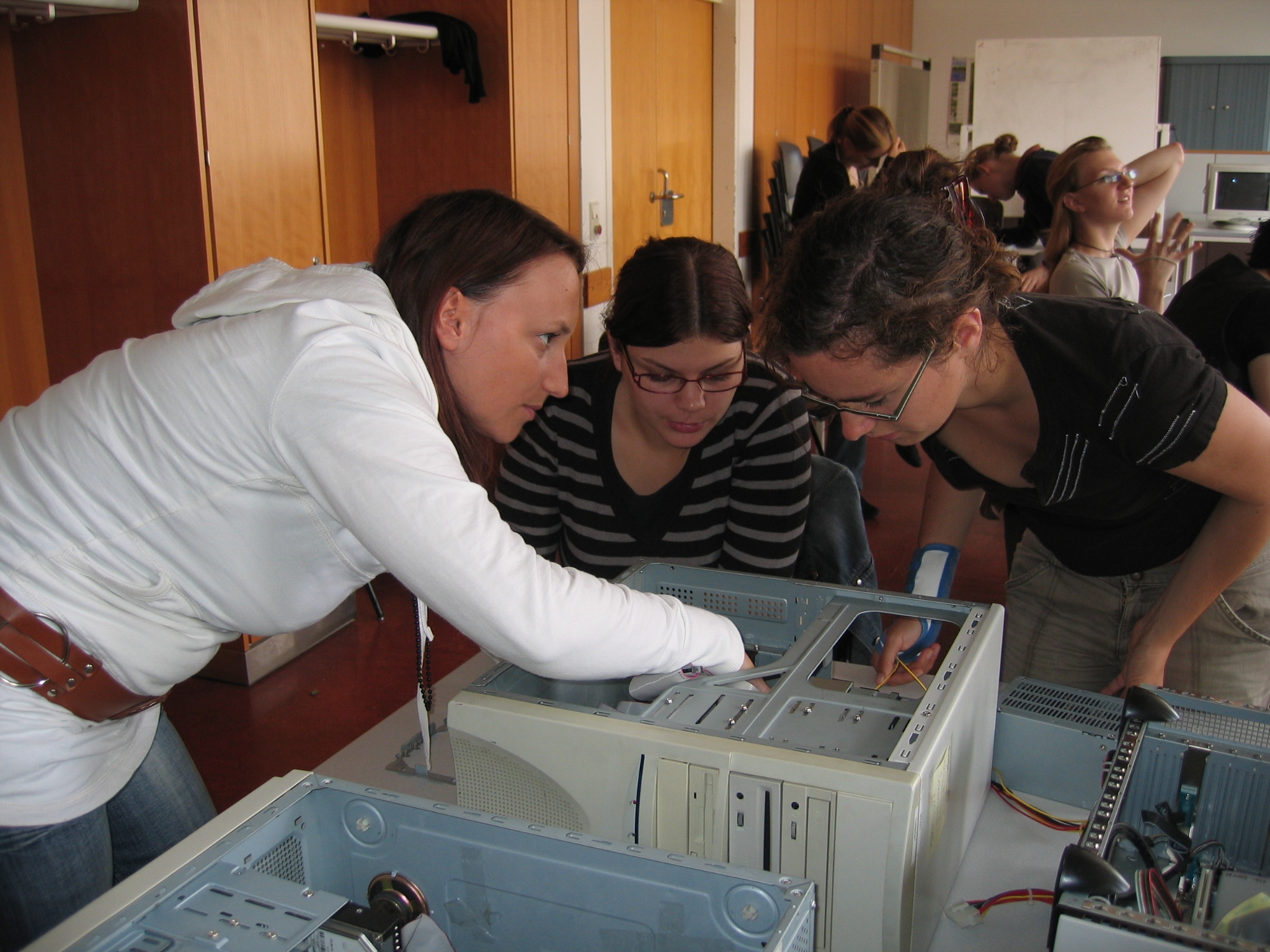 Ditact-Hardwarelabor_1[12691][1]