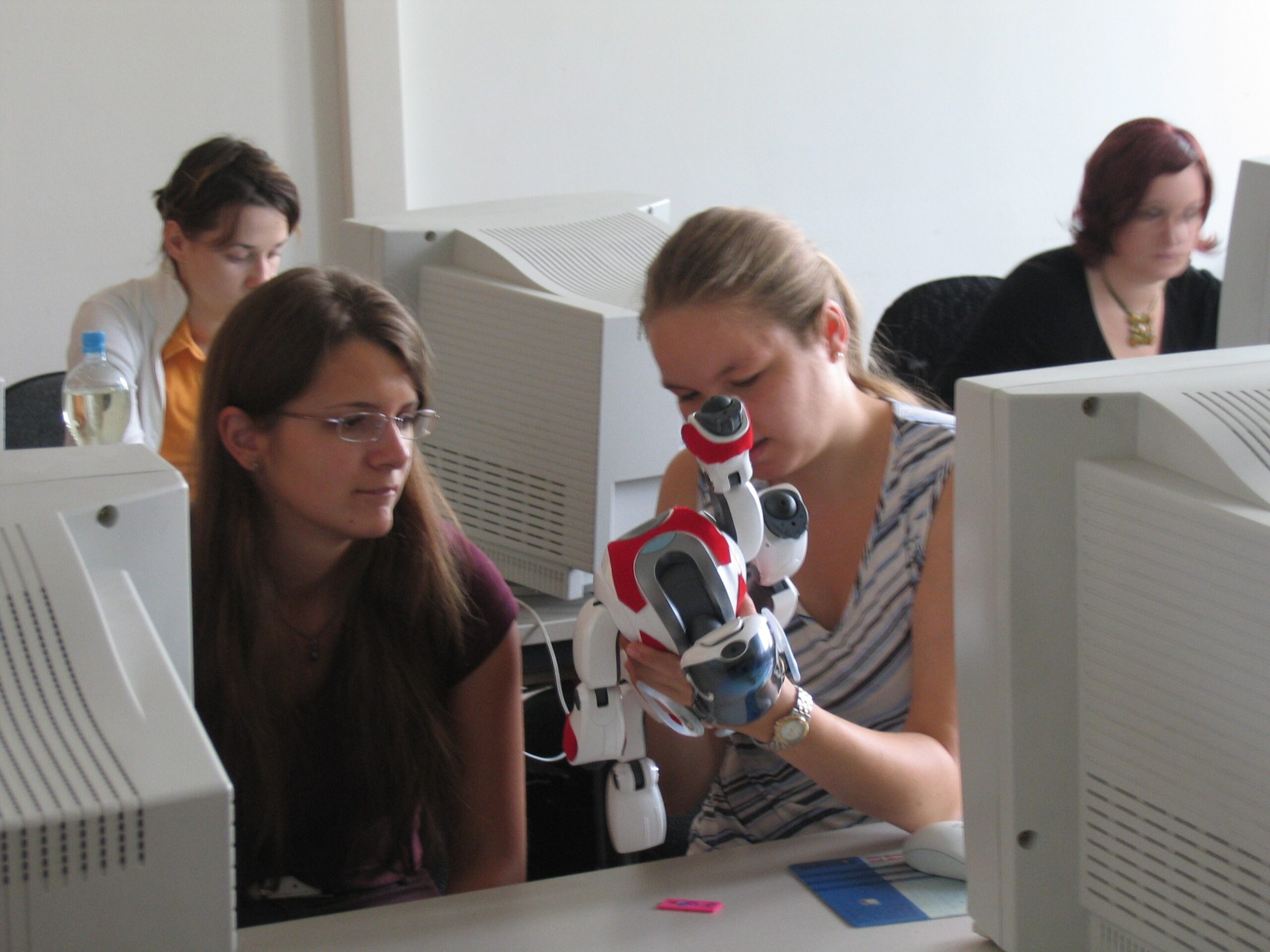 ditact05_konstruktionvonroboterhunden2_ibo[9154][1]