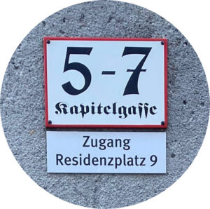 Zugang zu Residenzplatz 9 über Kapitelgasse 5–7 © Claudia B. Wöhle