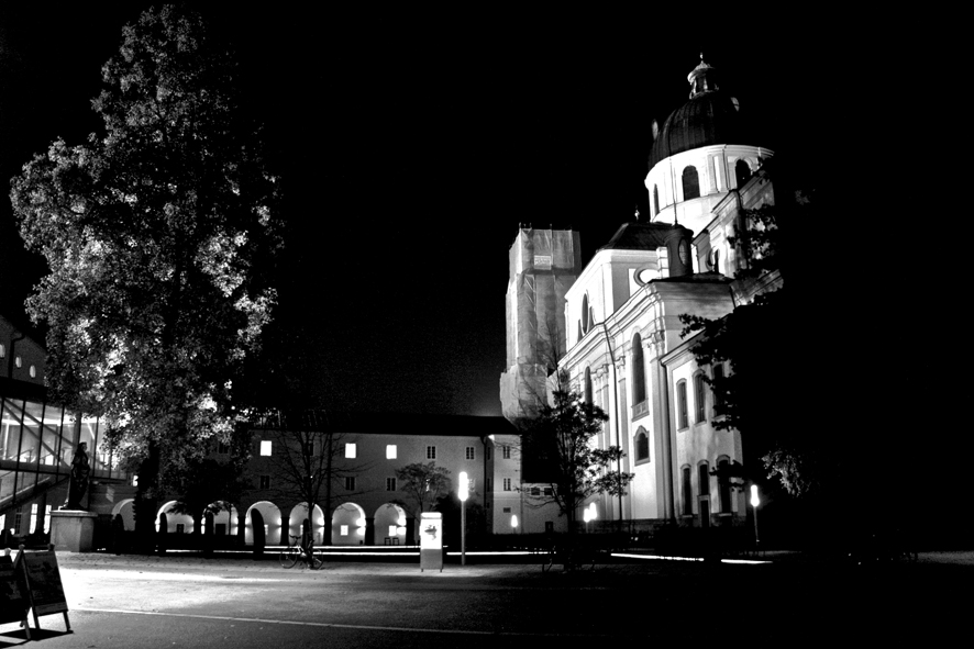 Kollegienkirche, Nacht