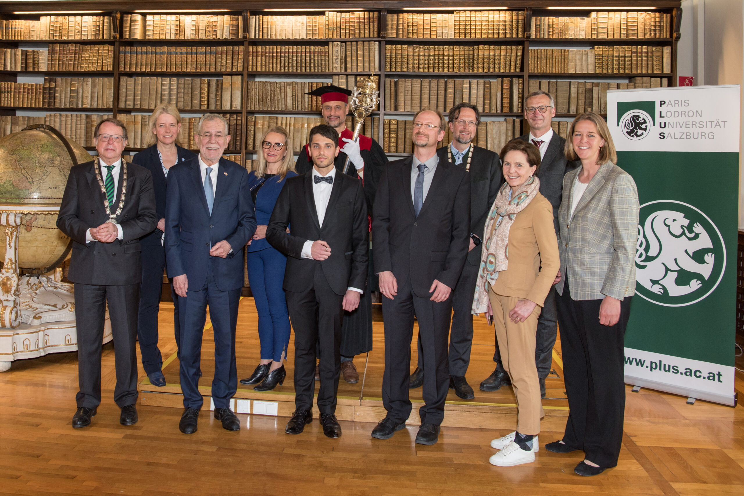 Sub-auspiciis-Promotion für Paolo Di Stolfo mitBundespräsident Alexander Van der Bellen und PLUS-Rektorat