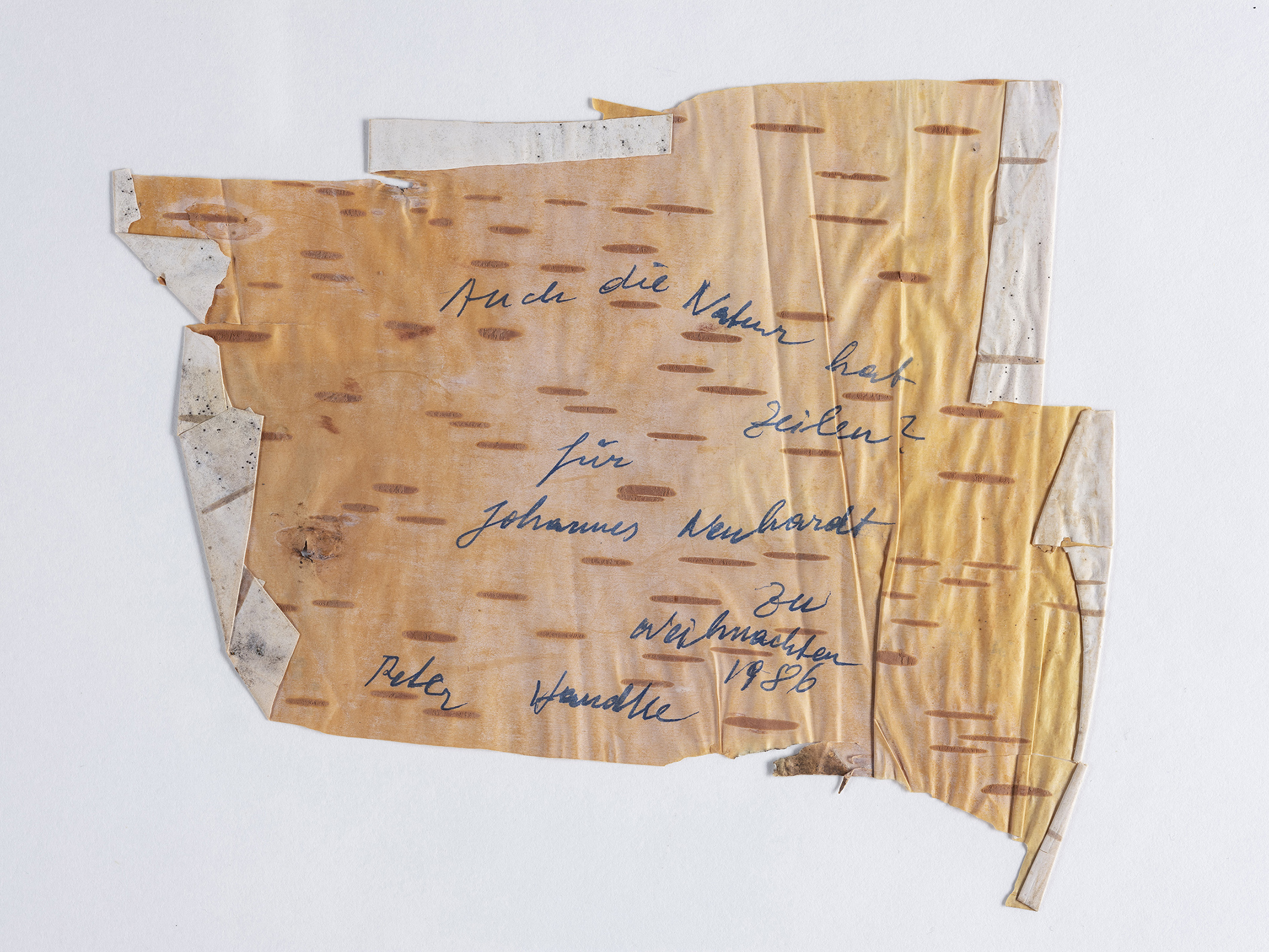 Foto: Peter Handke Schrift auf Birkenrinde Fotonachweis: Literaturarchiv Salzburg