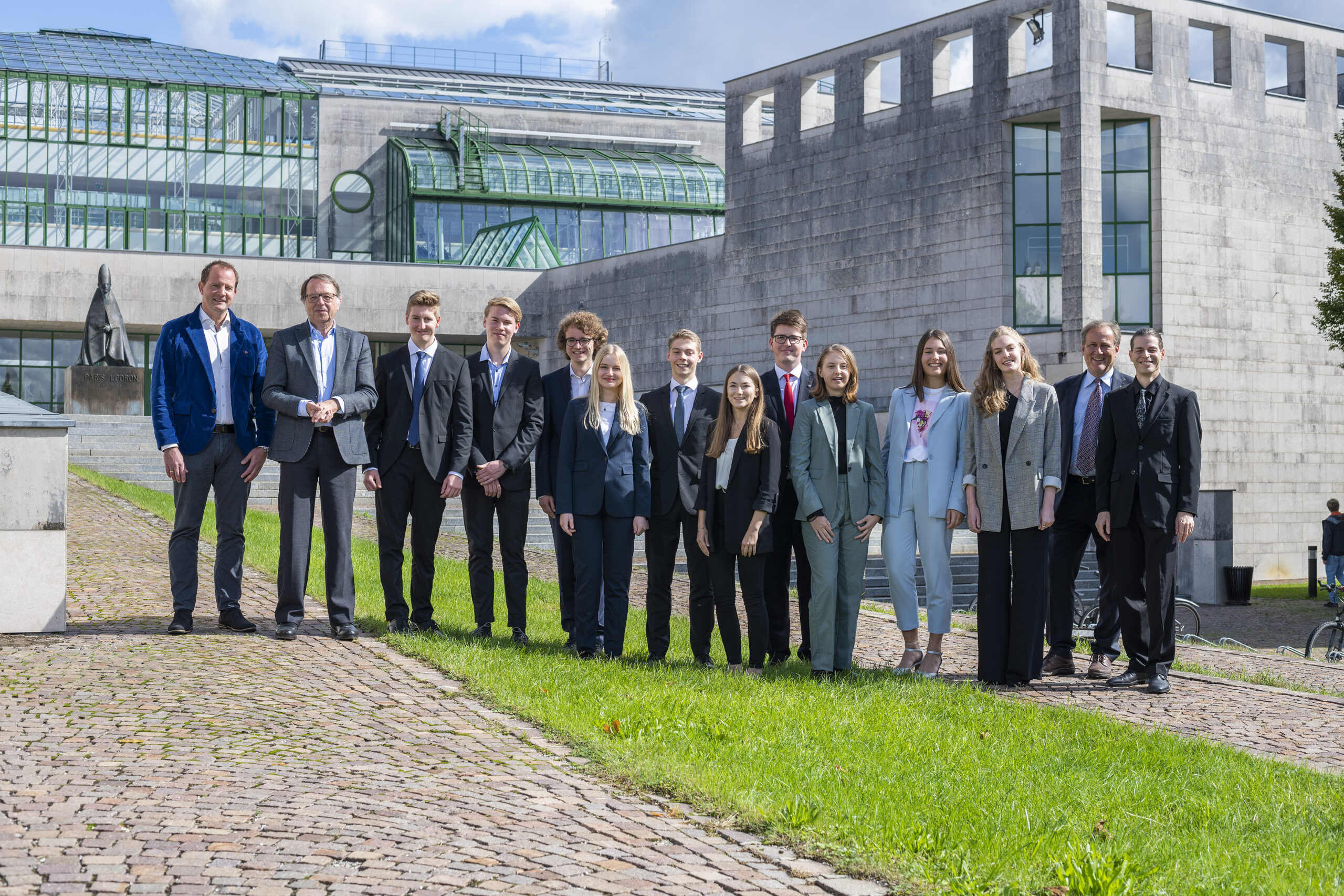 Preisträger*innen und Mitglieder der Dr. Hans Riegel Fachpreisevergabe Salzburg; 2022 an der NLW