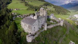 Burg Heinfels in Panzendorf