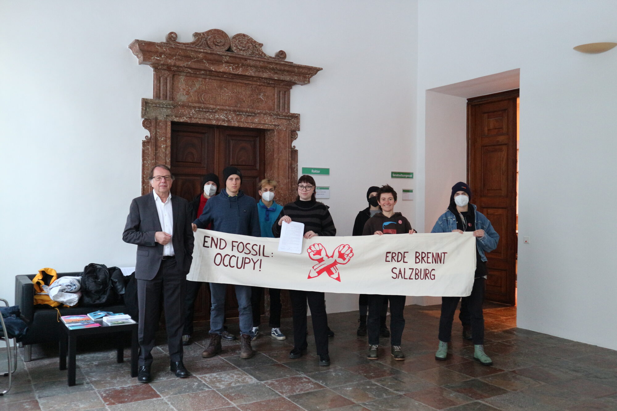 Rektorat unterzeichnet gemeinsam mit den Aktivist*innen von Erde Brennt Salzburg und dem Vorsitz der ÖH Salzburg Abschlusserklärung