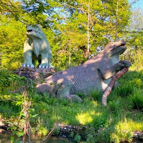 BenjaminWaterhouseHawkins.Iguanodon Skulpturen (1854) im Crystal Palace Park.Londo. Foto.Anita Hosseini