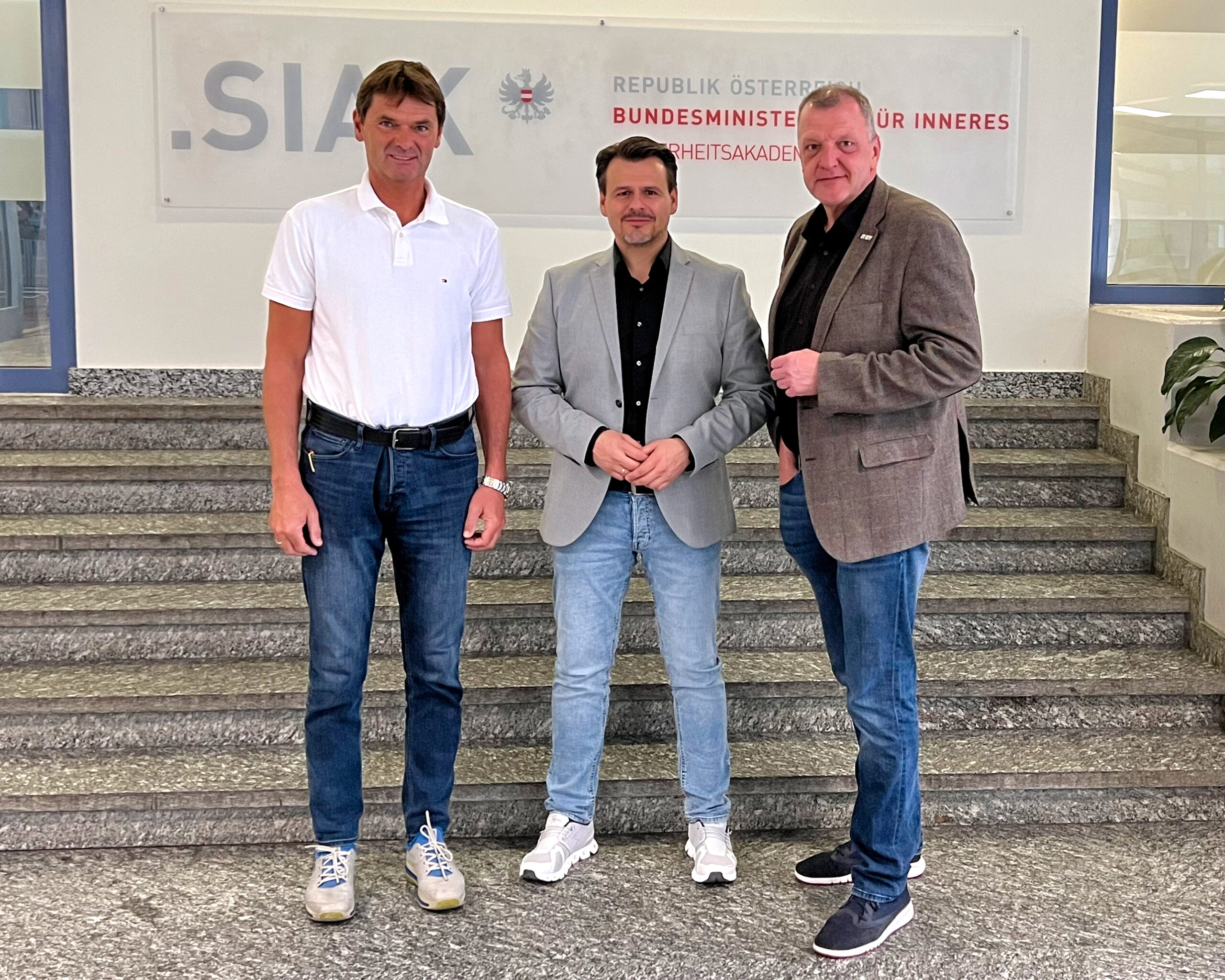 Bild: Chefinspektor Walter SCHLAUER/Lehrender und E2a-Mentor BZS Tirol, Dr. Robert KRAMMER, Oberst Friedrich KOVAR (v.l.n.r.)