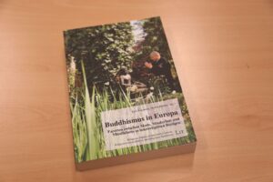 Das Buch &bdquo;Buddhismus in Europa&ldquo; zeigt &bdquo;Facetten zwischen Mode, Minderheit und Mindfulness in interreligi&ouml;sen Bez&uuml;gen&ldquo; auf