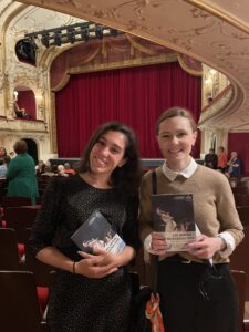 Laura Pisanu mit Karina Zybina im Landestheater Salzburg