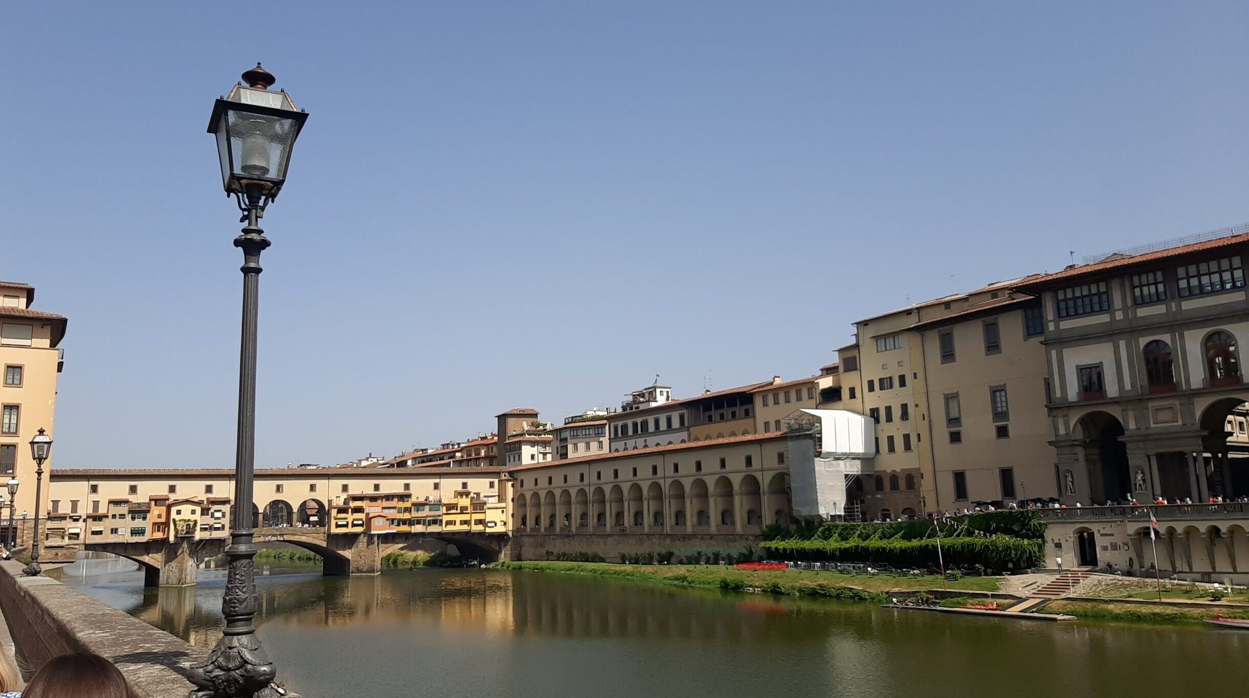 Foto Fluss und im Hintergrund Gebäude in Florenz