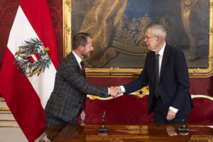 Angelobung von Prof. Klaushofer durch Bundespr&auml;sidenten van der Bellen
