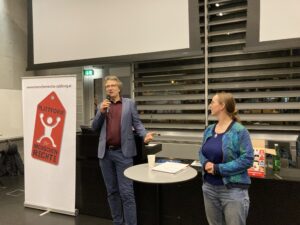 Christine Dürnfeld (Plattform für MR) und Philip Czech (ÖIM)