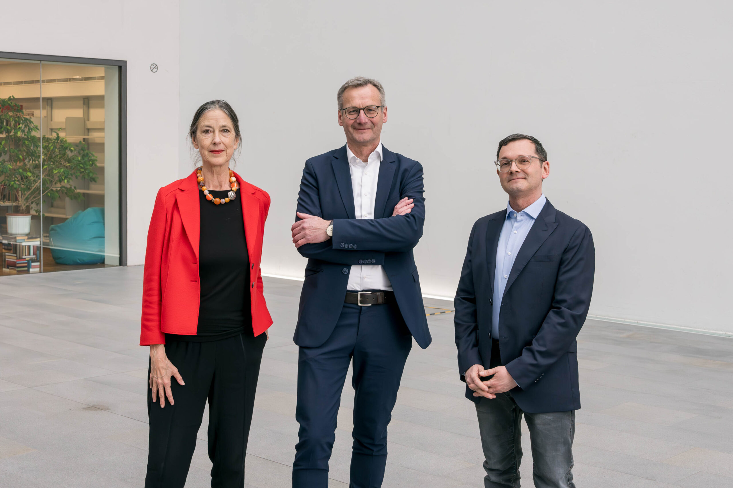 Mozarteums-Rektorin Elisabeth Gutjahr, der geschäftsführende Rektor Martin Weichbold und der Leiter des Schwerpunkts Wissenschaft und Kunst Thomas Ballhausen.