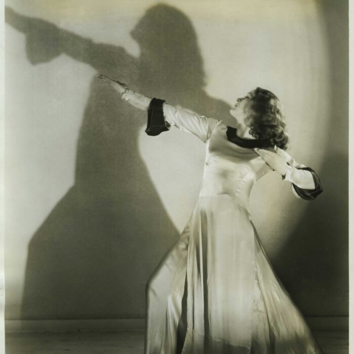 Sasha (Alexander Stewart, 1892-1953): Leslie Burrowes (1908-1985). Fotografie, 19,7 x 25,3 cm. Derra de Moroda Dance Archives, Salzburg, DdM f B 091