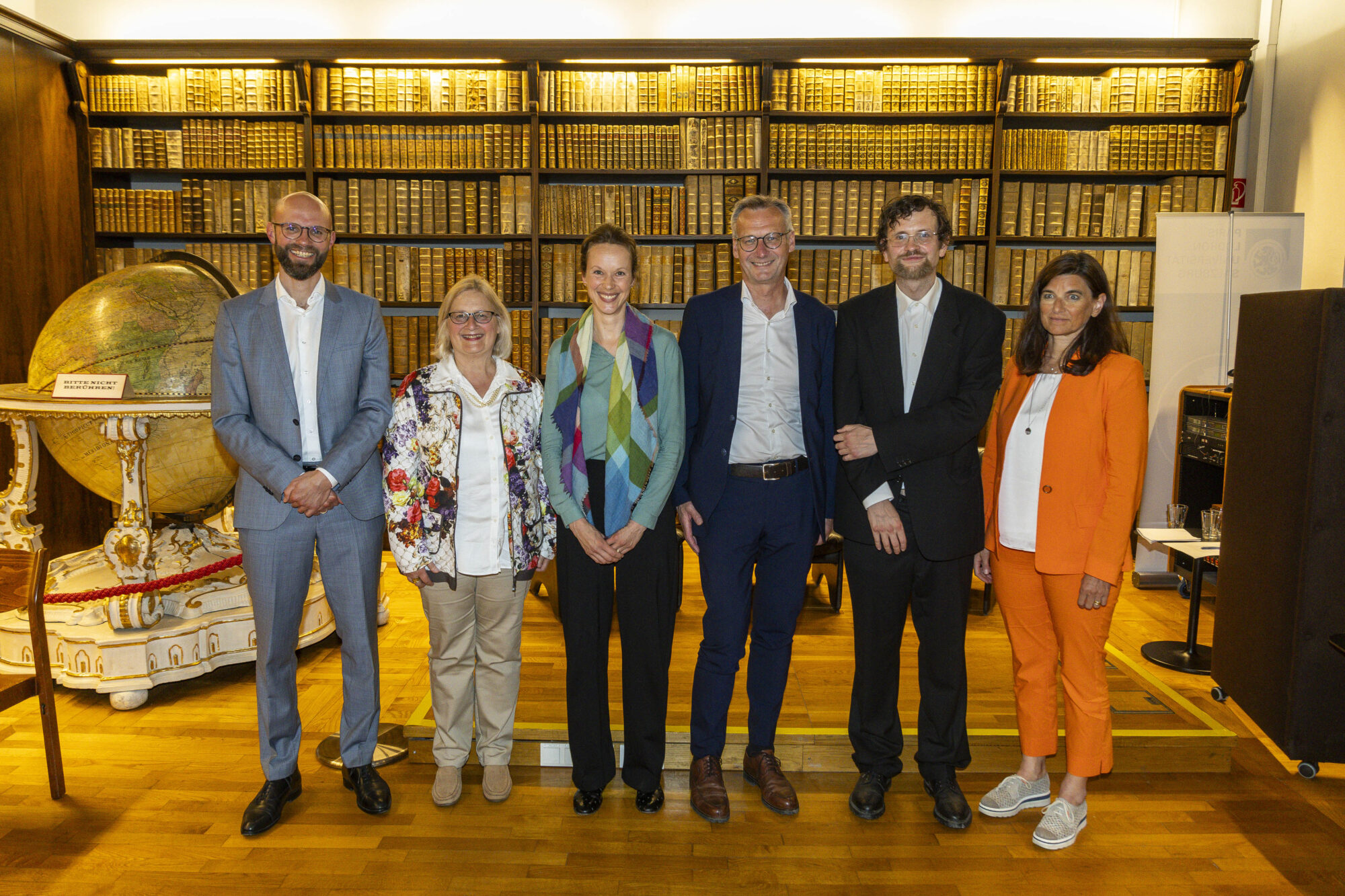 Gruppenbild bei der Salzburger Vorlesung zum 300. Geburtstag von Immanuel Kant