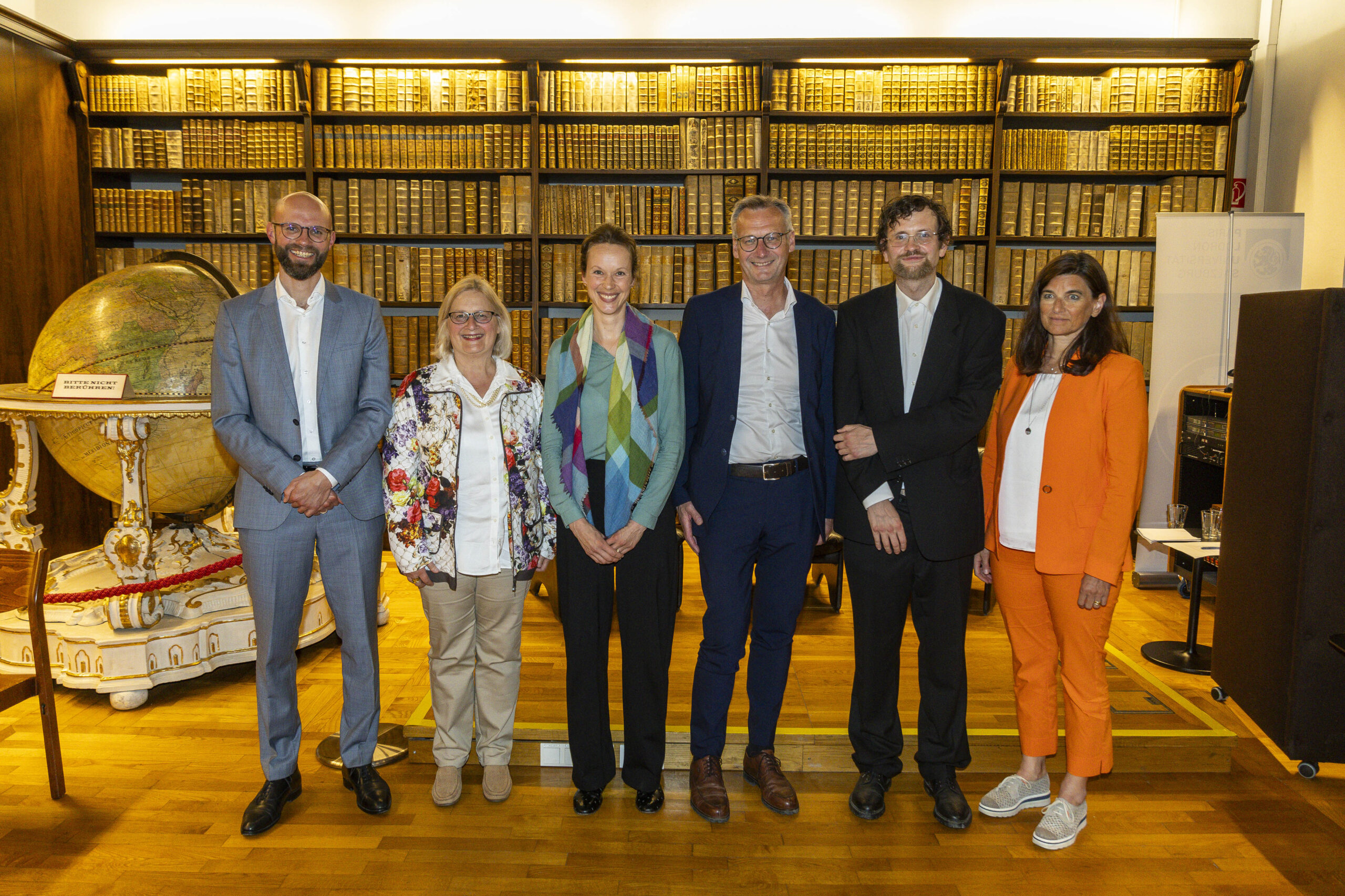 Gruppenbild bei der Salzburger Vorlesung zum 300. Geburtstag von Immanuel Kant