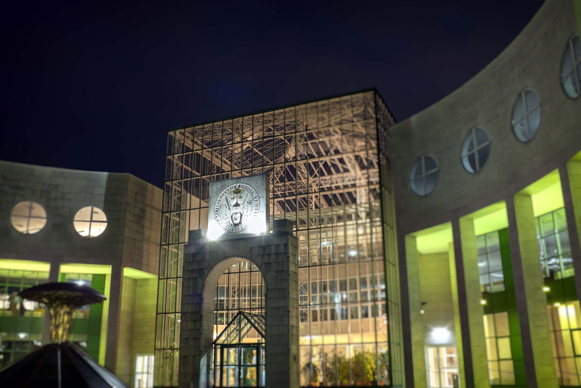 Natur- und Lebenswissenschaftliche Fakultät bei Nacht