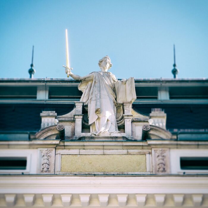 Justicia | Schwert | Justizgebäude Salzburg