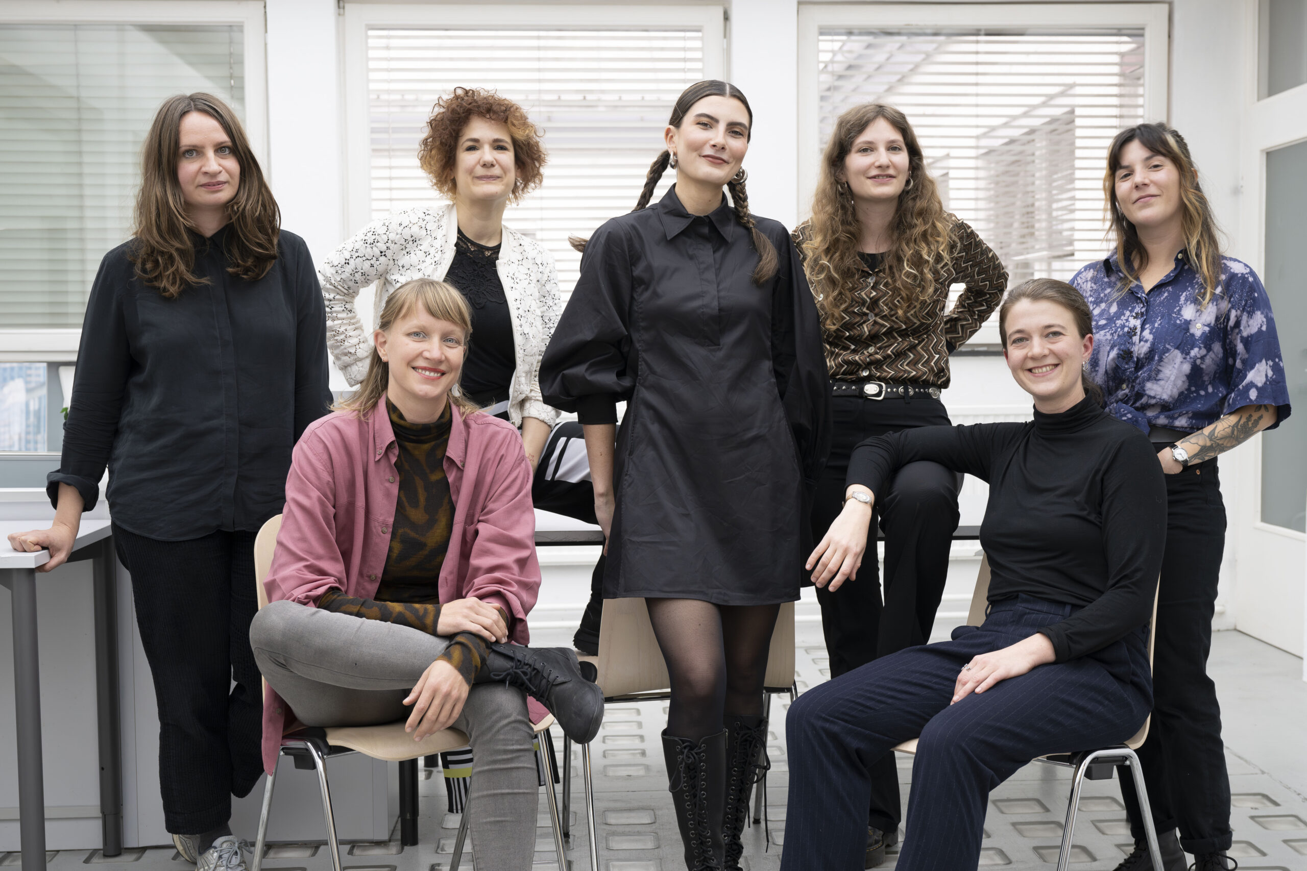 Die sieben Doktorandinnen des Doktoratskollegs auf einem Gruppenfoto