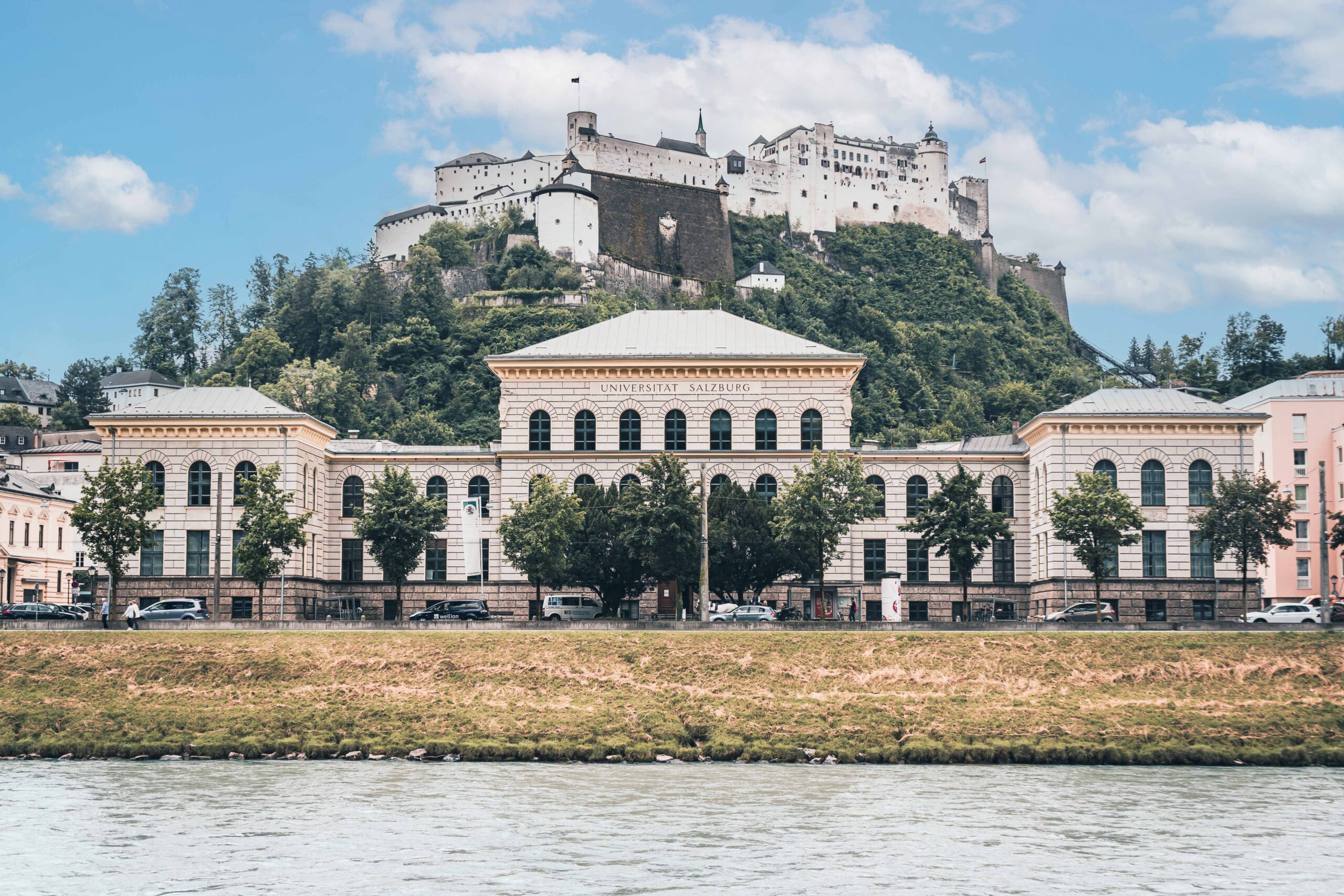 Vorderansicht der Gesellschaftswissenschaftlichen Fakult&auml;t