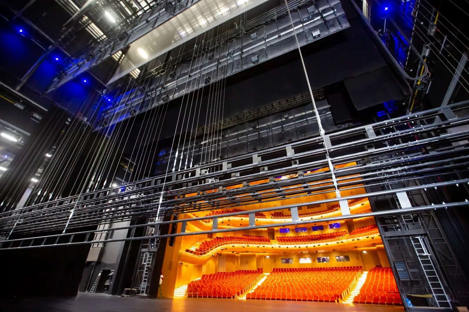 Bild: Bühne Atatürk Kulturzentrum, Istanbul © AKM