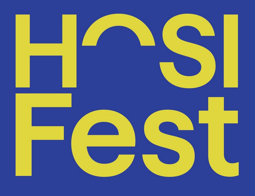 Gelber Schriftzug des Vereins HOSI auf blauem Hintergrund.