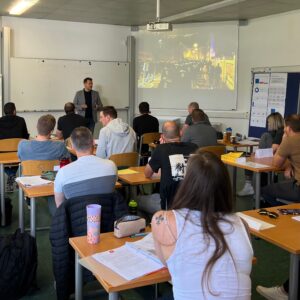 Dr. Robert Krammer und Teilnehmende der Dienstf&uuml;hrendenausbildung